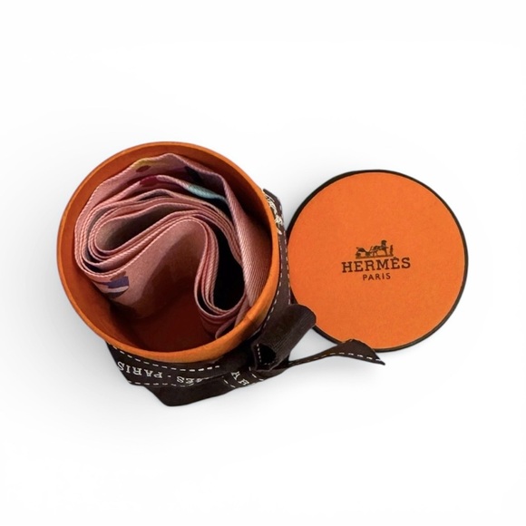 💕HERMES "Figures Libres" Twilly Silk Ribbon Scarf • Rose Poudre Bleu Multi FW25 - Picture 12 of 13